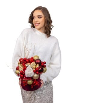 Scarlet and Gold Christmas Delight - imagine 3